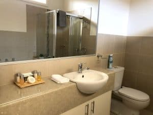 marble bathroom accommodation in shepparton
