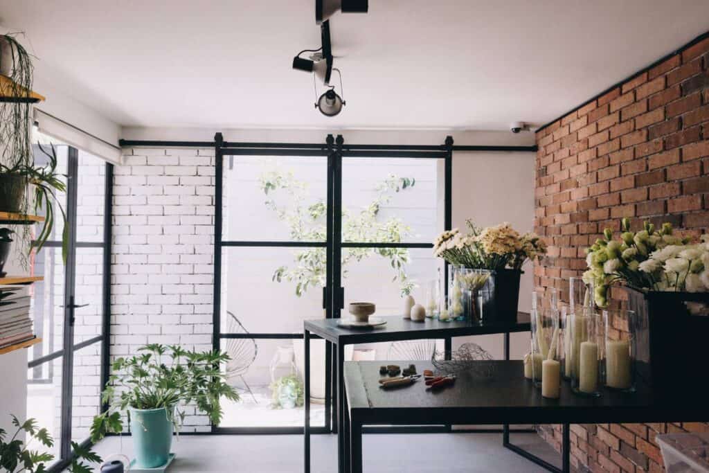 Creative Ways to Display Seasonal Flowers Indoors for a Fresh Look Creative Ways to Display Seasonal Flowers Indoors for a Fresh Look