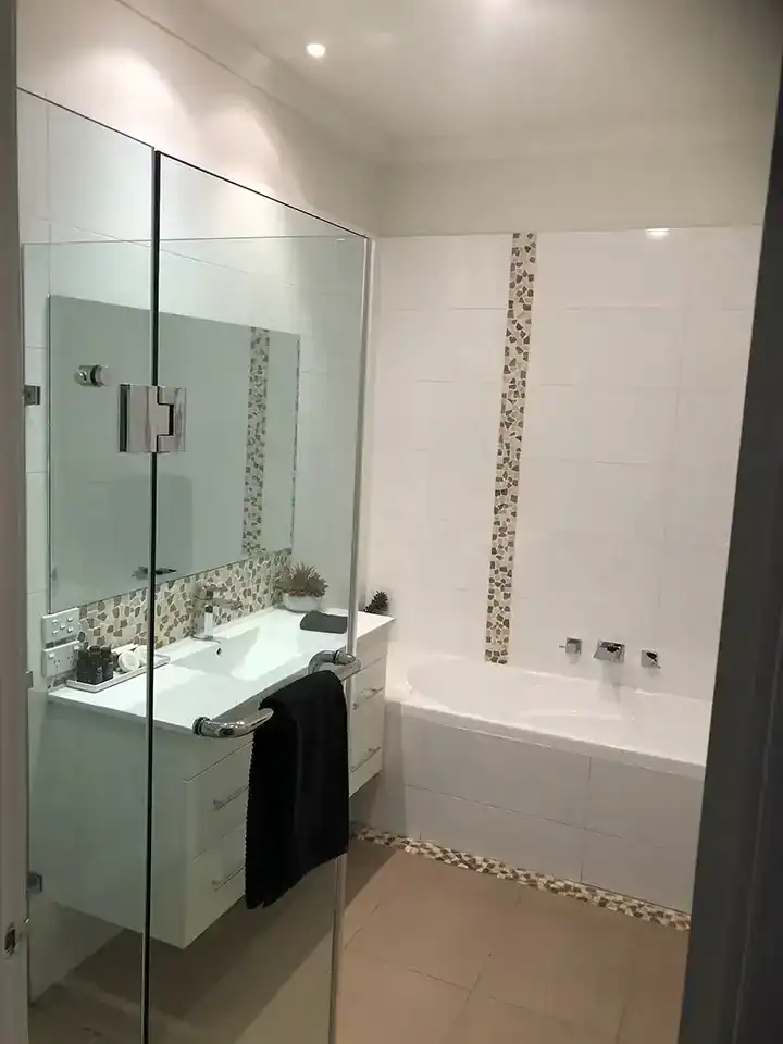 full bathroom 12