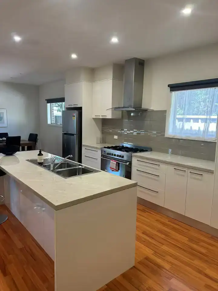 full kitchen 12