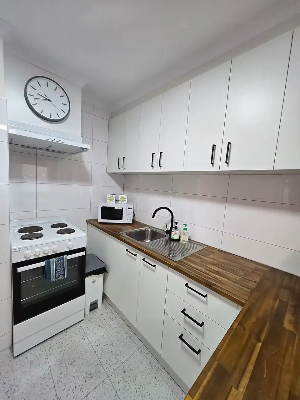 full kitchen 6