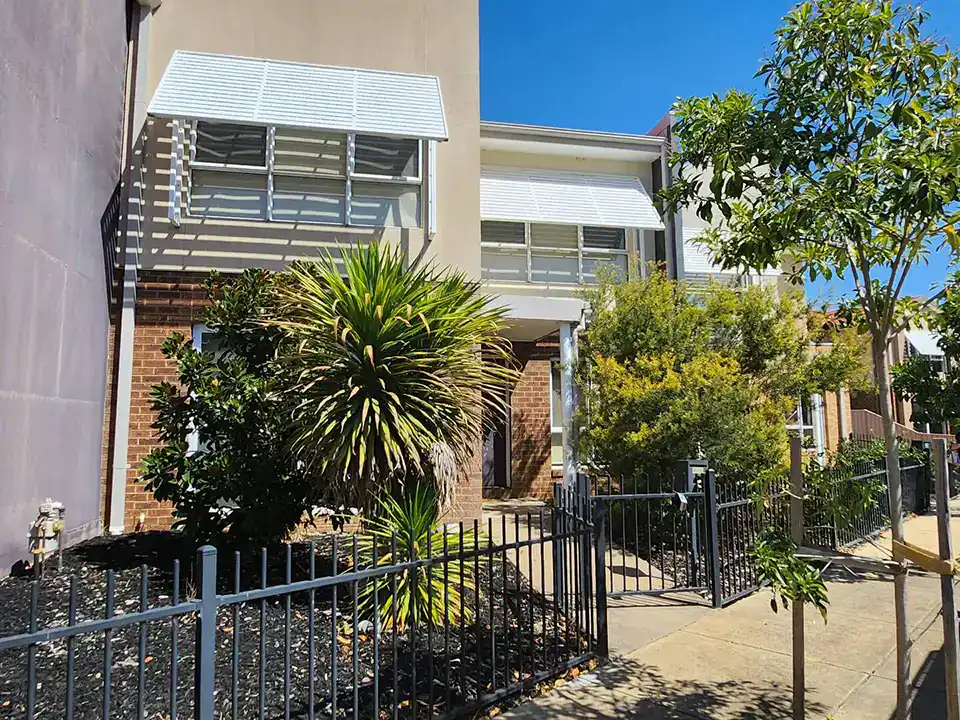 l barza lovely 3 br serviced townhouse near lake 10