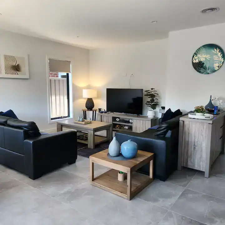 lbarza elegant family 3br home 2