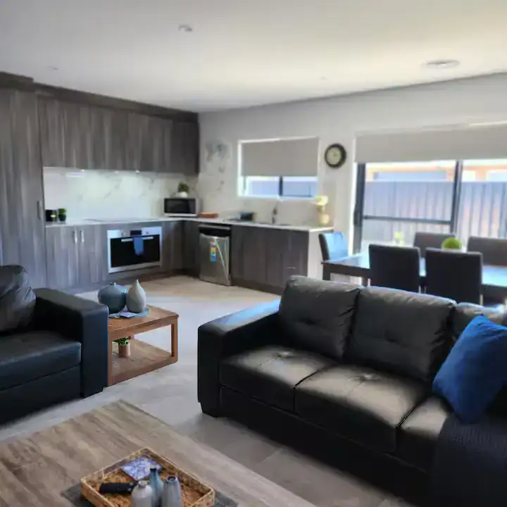 lbarza elegant family 3br home 3