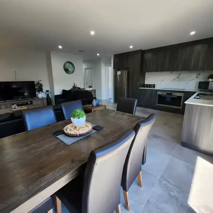 lbarza elegant family 3br home 4