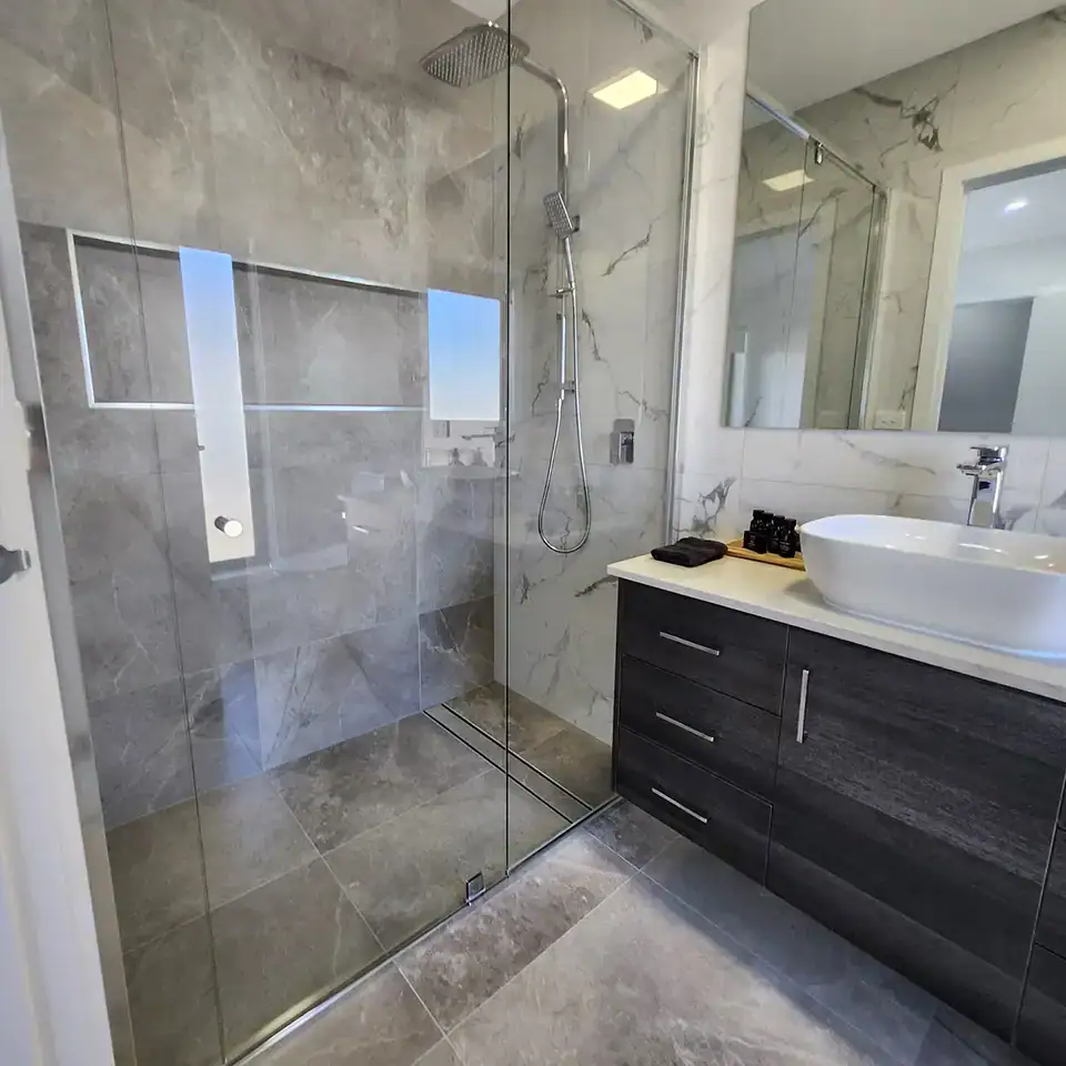 lbarza elegant family 3br home 9