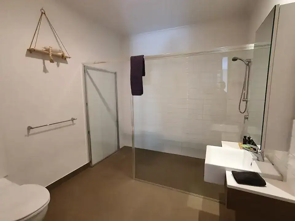 lbarza luxury 3 br 2bath townhouse 17