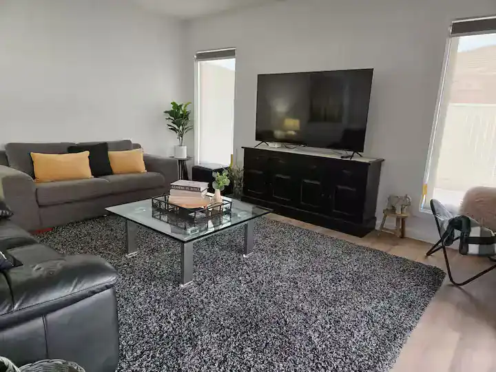 lbarza stunning 3br 2bathtownhouse north end 2