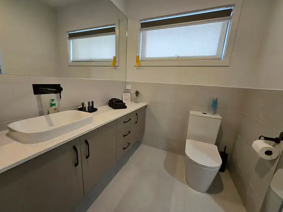 lbarza stunning 3br 2bathtownhouse north end 22