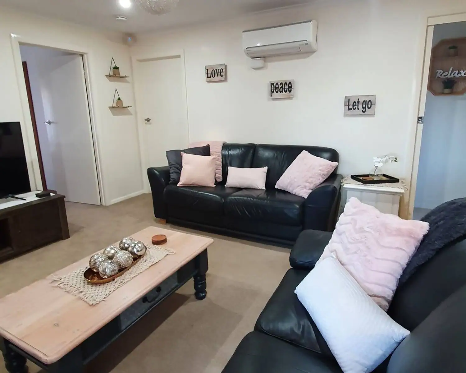 why groups choose five bedroom apartments over hotels